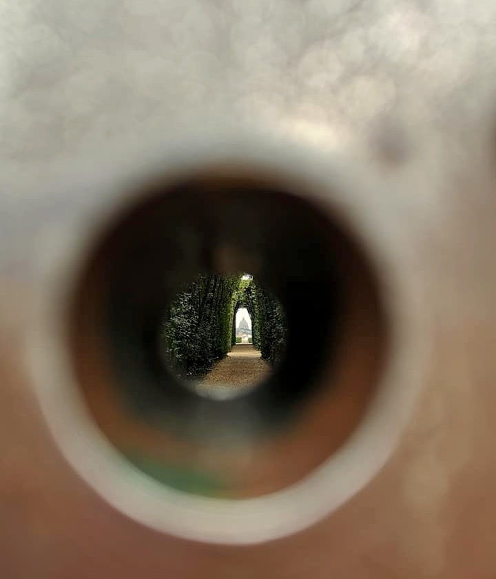 widok przez dziurkę do klucza, Ogród Pomarańczowy w Rzymie